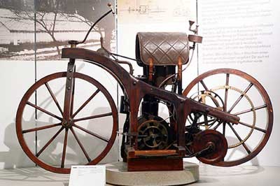 Erstes Motorrad von Daimler 1885